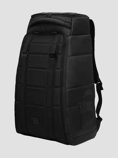 Db Hugger 25L Backpack black out